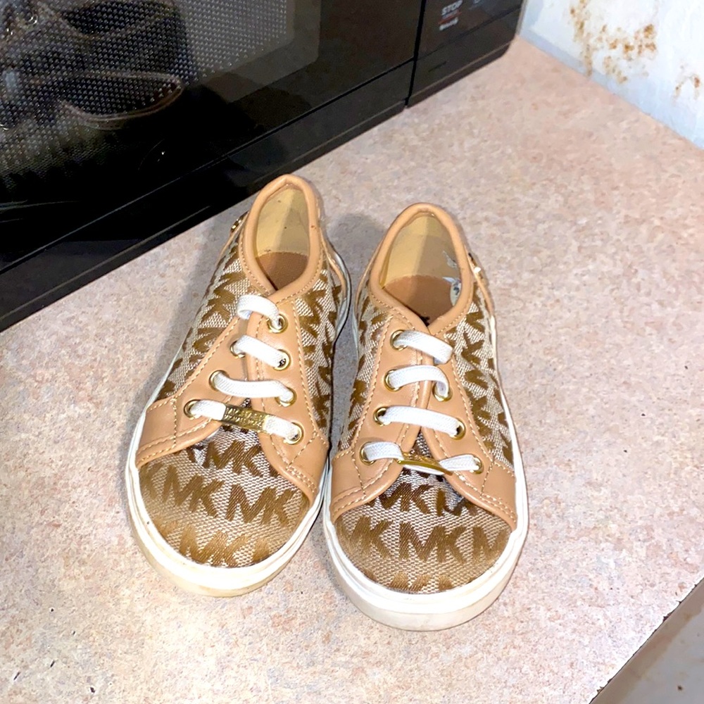 Kid sneakers